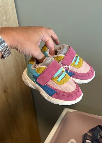 Kız Çocuk Çok Renkli Cırt Cırtlı Spor Ayakkabı