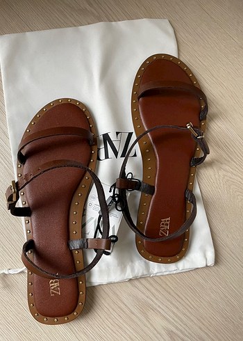 Zara Kahverengi Hakiki İnek Derisi Toka Detaylı Kadın Sandalet - Görsel 5