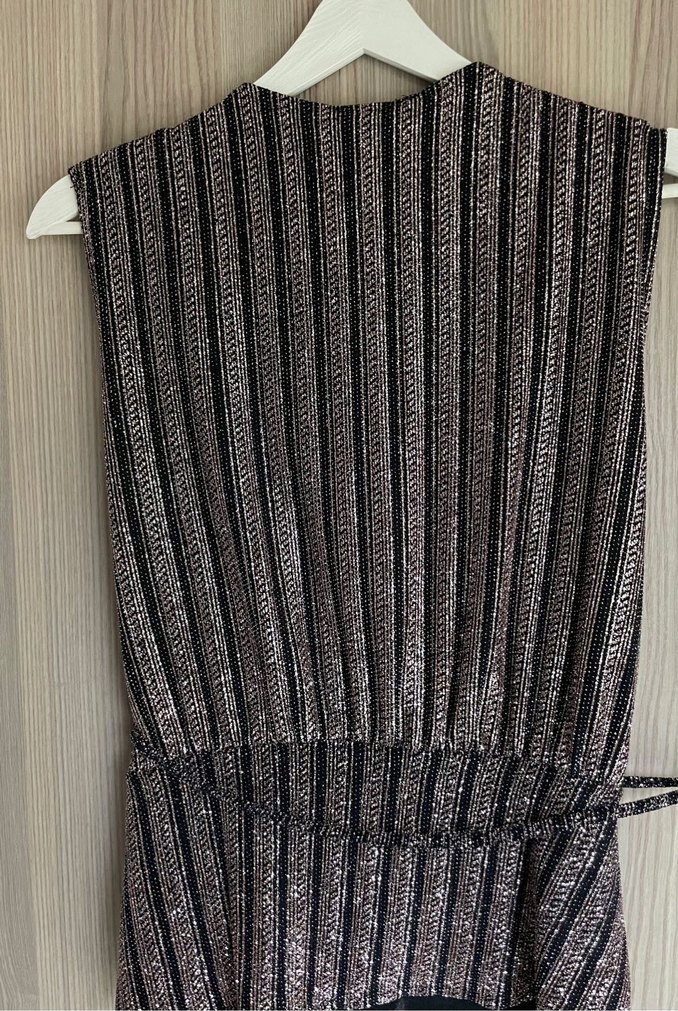 Koton vatkalı pullu bluz - Görsel 3