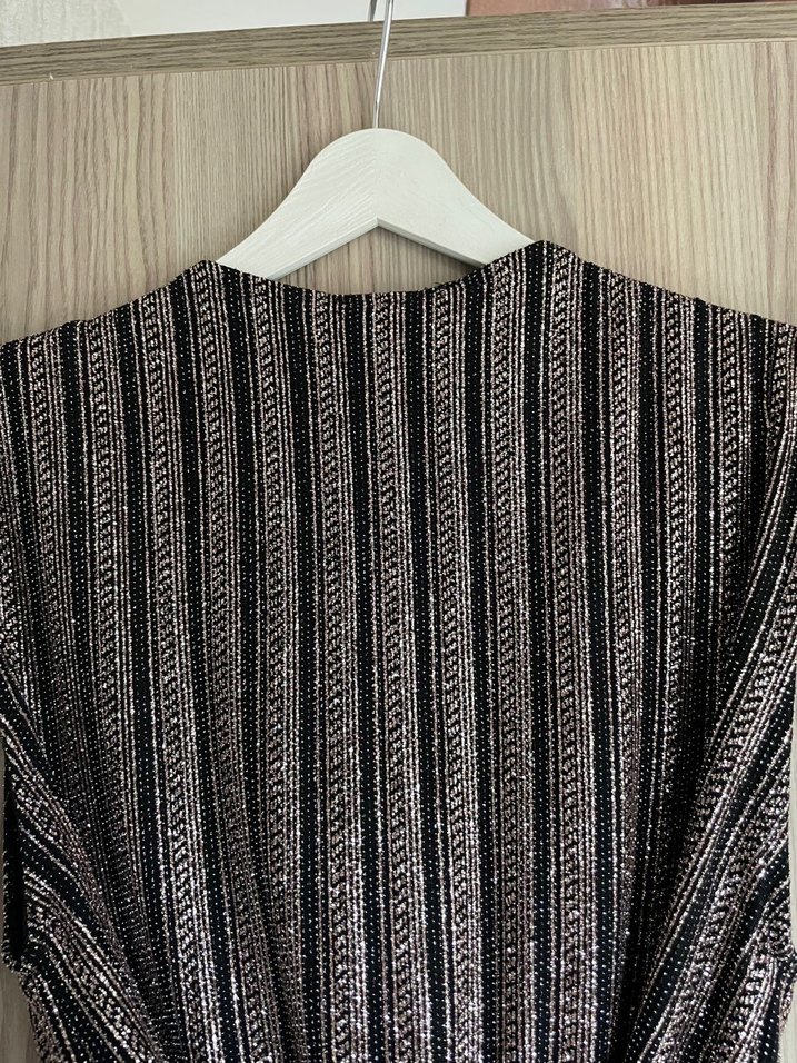 Koton vatkalı pullu bluz - Görsel 4