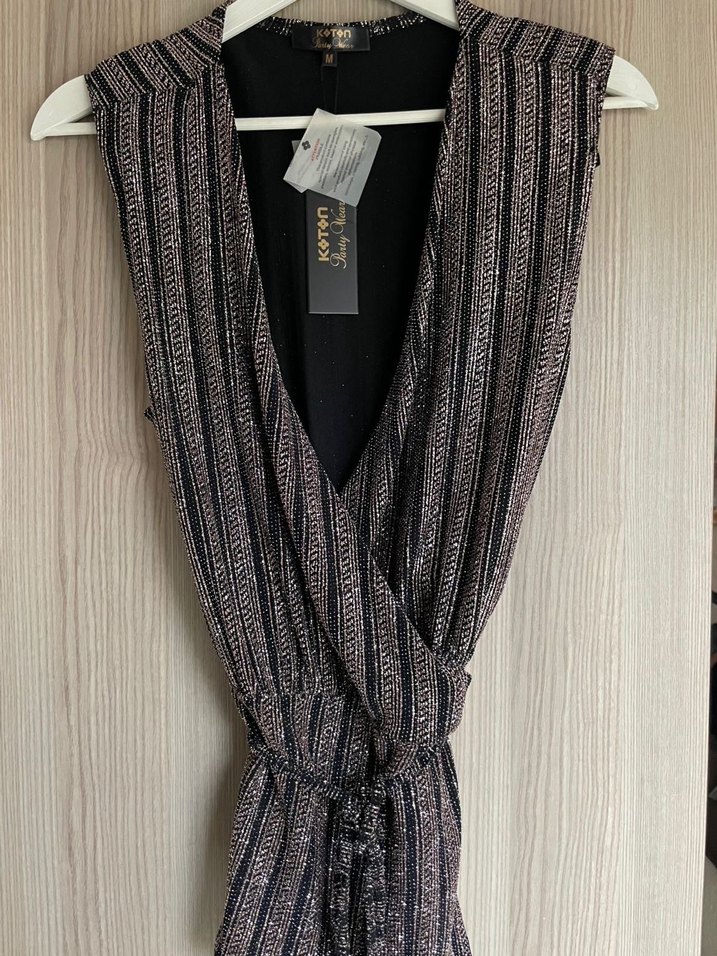 Koton vatkalı pullu bluz - Görsel 5