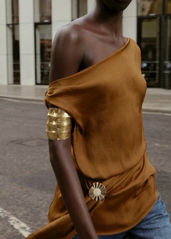 Zara metal applikeli asimetrik saten top - Görsel 2