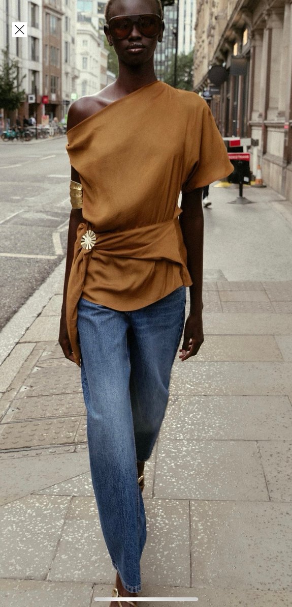 Zara metal applikeli asimetrik saten top - Görsel 3