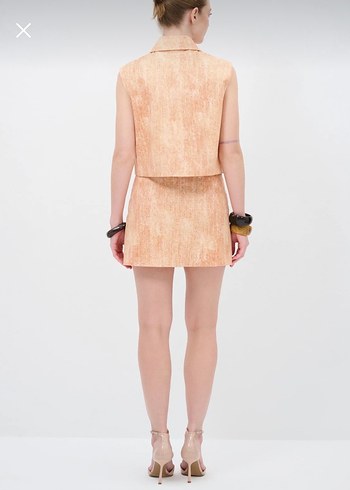 Adl alt üst takım.Yelek astarlı ,etek yüksek beldir. Pamuktur. - Görsel 5