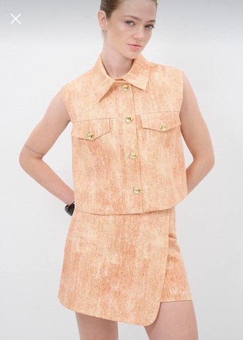 Adl alt üst takım.Yelek astarlı ,etek yüksek beldir. Pamuktur. - Görsel 4