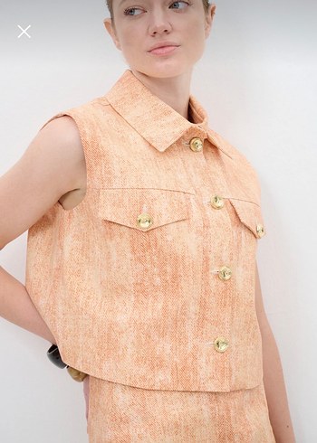 Adl alt üst takım.Yelek astarlı ,etek yüksek beldir. Pamuktur. - Görsel 3