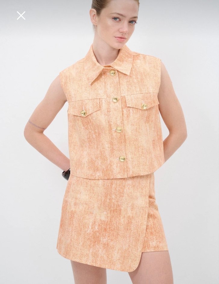 Adl alt üst takım.Yelek astarlı ,etek yüksek beldir. Pamuktur. - Görsel 4