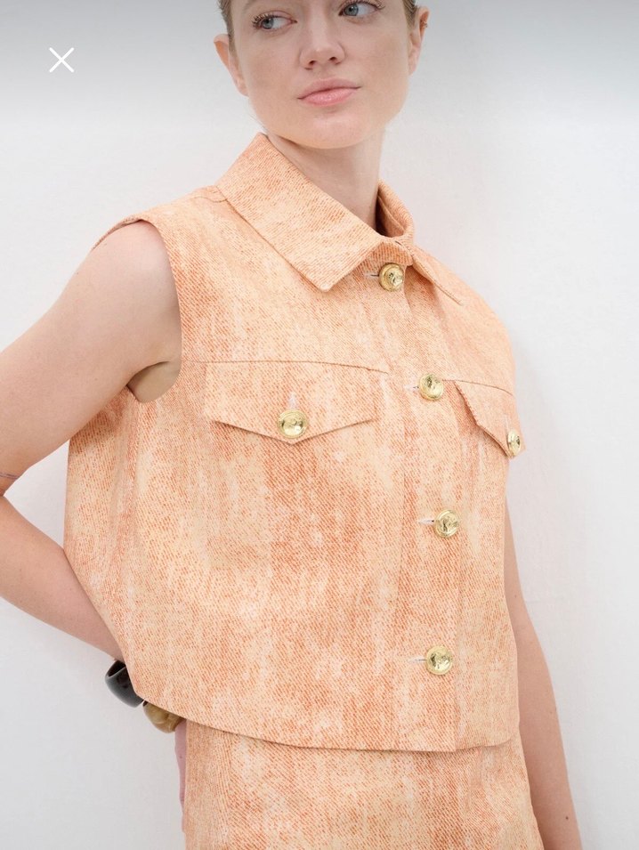 Adl alt üst takım.Yelek astarlı ,etek yüksek beldir. Pamuktur. - Görsel 3