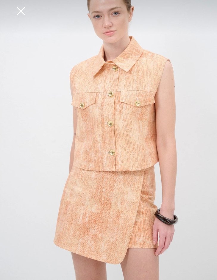 Adl alt üst takım.Yelek astarlı ,etek yüksek beldir. Pamuktur. - Görsel 2