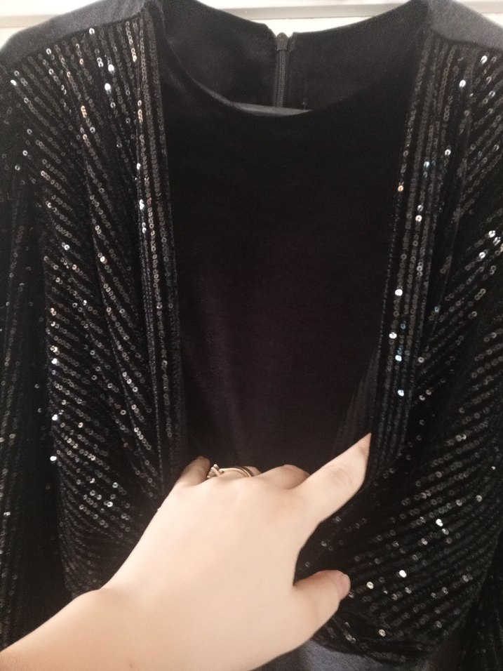 Uzun Kollu Siyah İşlemeli Abiye Elbise - Görsel 3