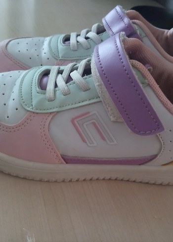 Kız Çocukları İçin Pembe Cırt Cırtlı Spor Ayakkabı - Görsel 3