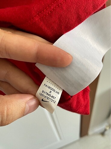 s Beden kırmızı Renk Nike Tshirt ORJİNAL