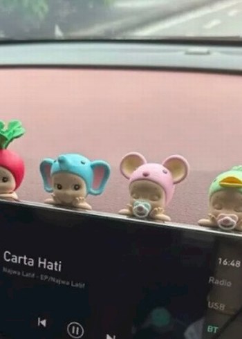 Renkli Karışık Aksiyon Figürleri