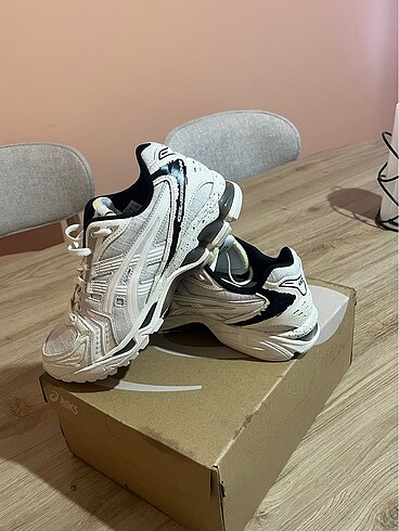 Asics ayakkabı