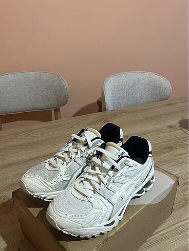 40 Beden Asics ayakkabı