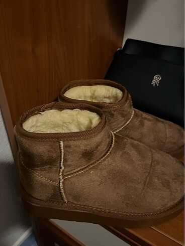 37 Beden Ugg bot