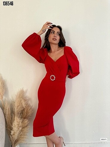 s Beden Kadın kalp yaka sırt dekolteli kemer toka detay midi boy elbise