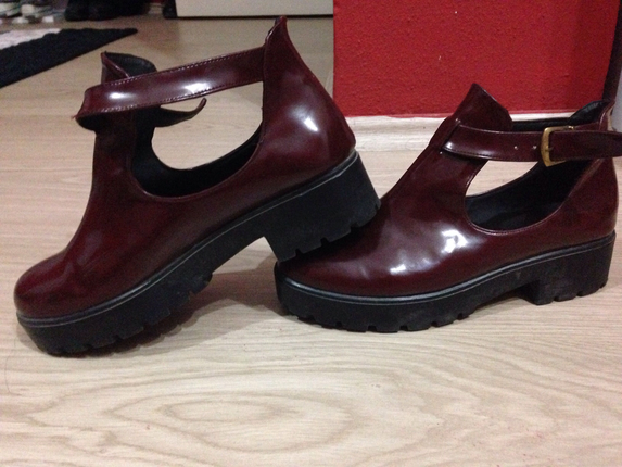 Bordo ayakkabı