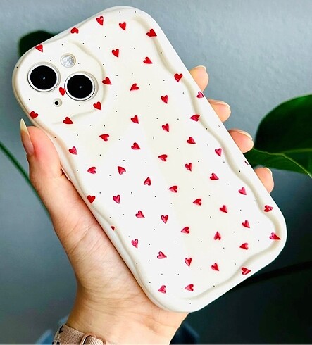 İphone 13 ve 14 Uyumlu Kırmızı Kalpler Baskı Desenli Silikon Kıl - Görsel 2