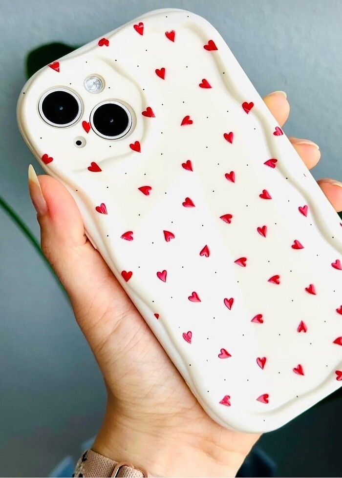 İphone 13 ve 14 Uyumlu Kırmızı Kalpler Baskı Desenli Silikon Kıl - Görsel 2