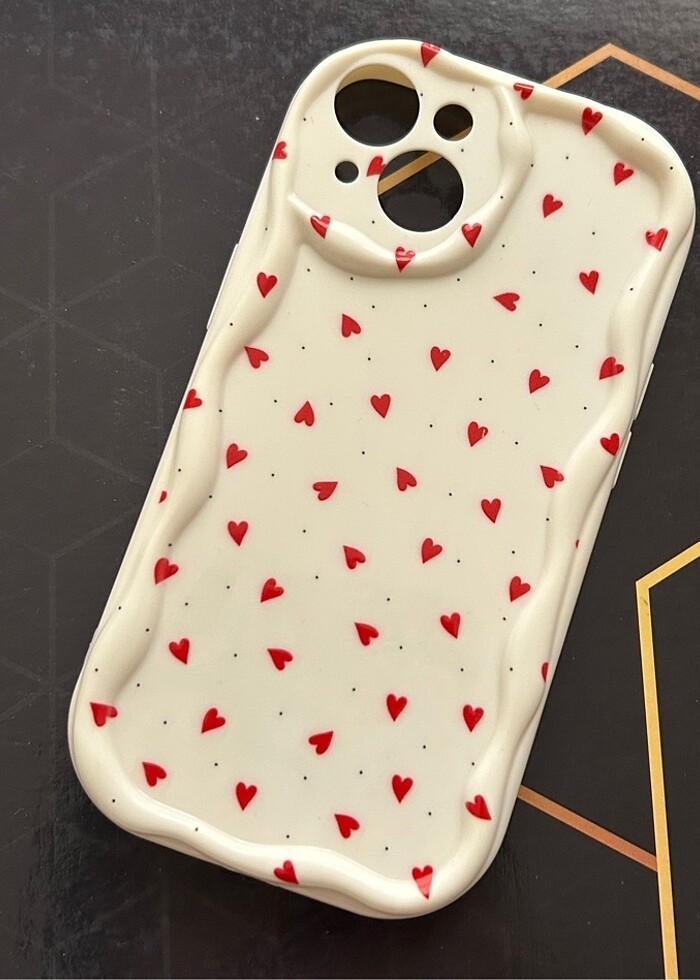 İphone 13 ve 14 Uyumlu Kırmızı Kalpler Baskı Desenli Silikon Kıl - Görsel 3