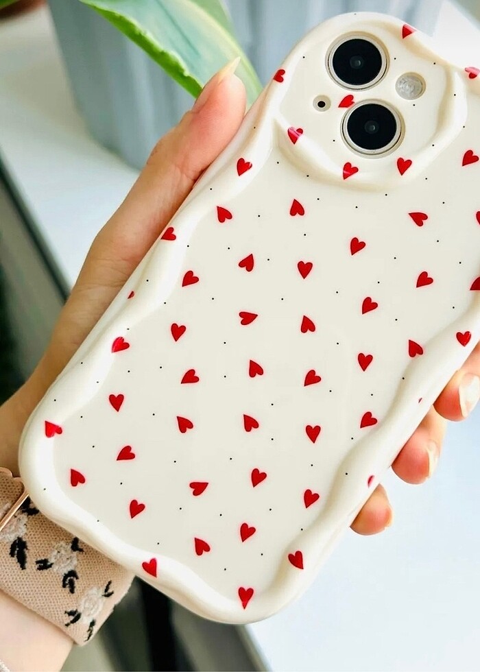 İphone 13 ve 14 Uyumlu Kırmızı Kalpler Baskı Desenli Silikon Kıl - Görsel 5