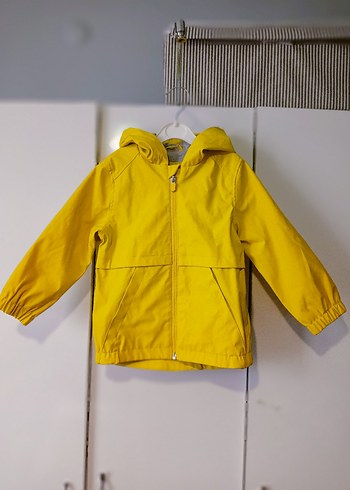 Sarı Kapüşonlu Fermuarlı Erkek Çocuk yağmurluk. - Görsel 3