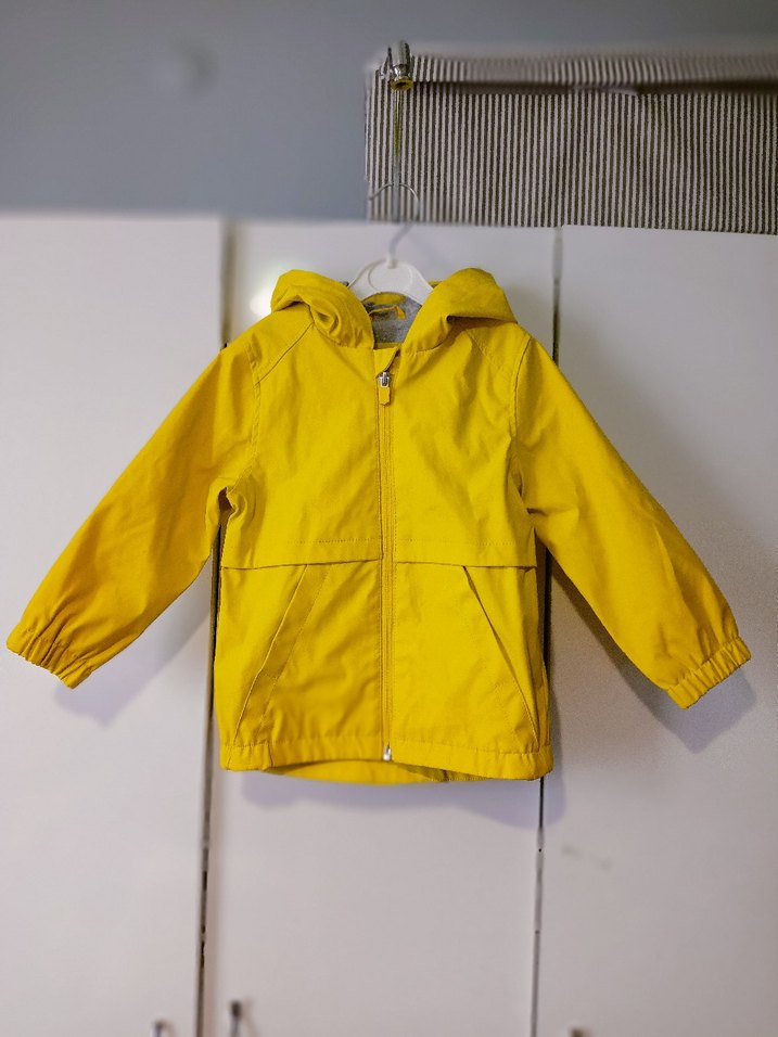 Sarı Kapüşonlu Fermuarlı Erkek Çocuk yağmurluk. - Görsel 3
