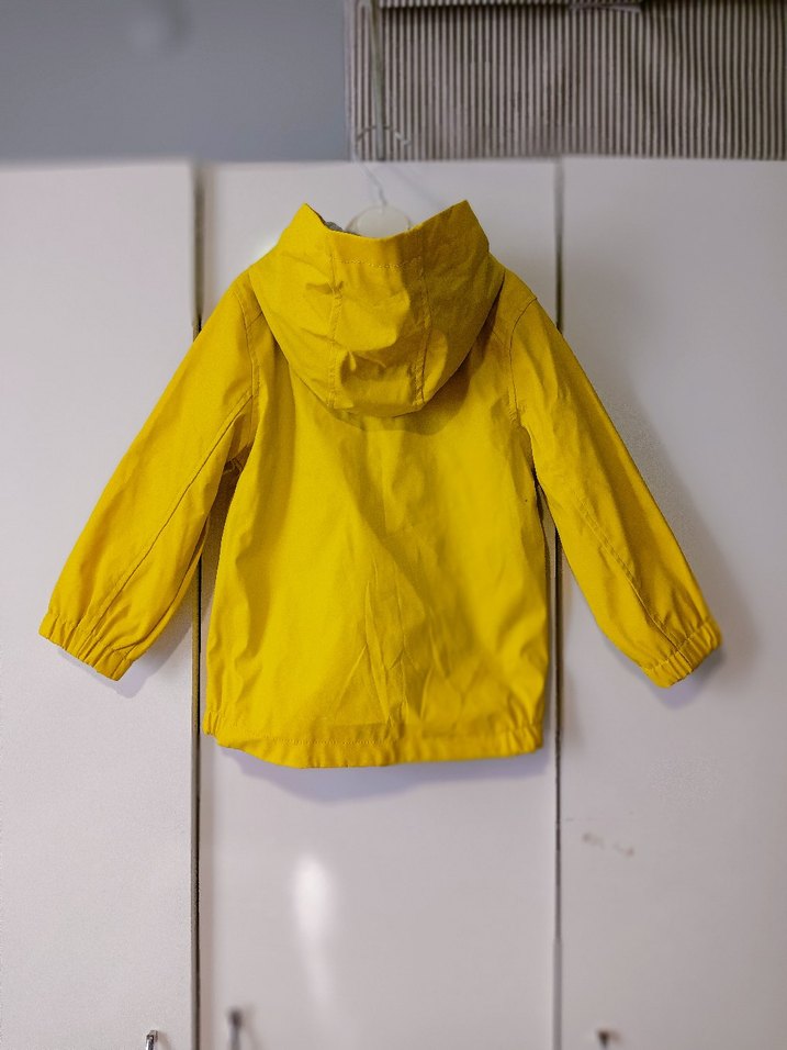 Sarı Kapüşonlu Fermuarlı Erkek Çocuk yağmurluk. - Görsel 4