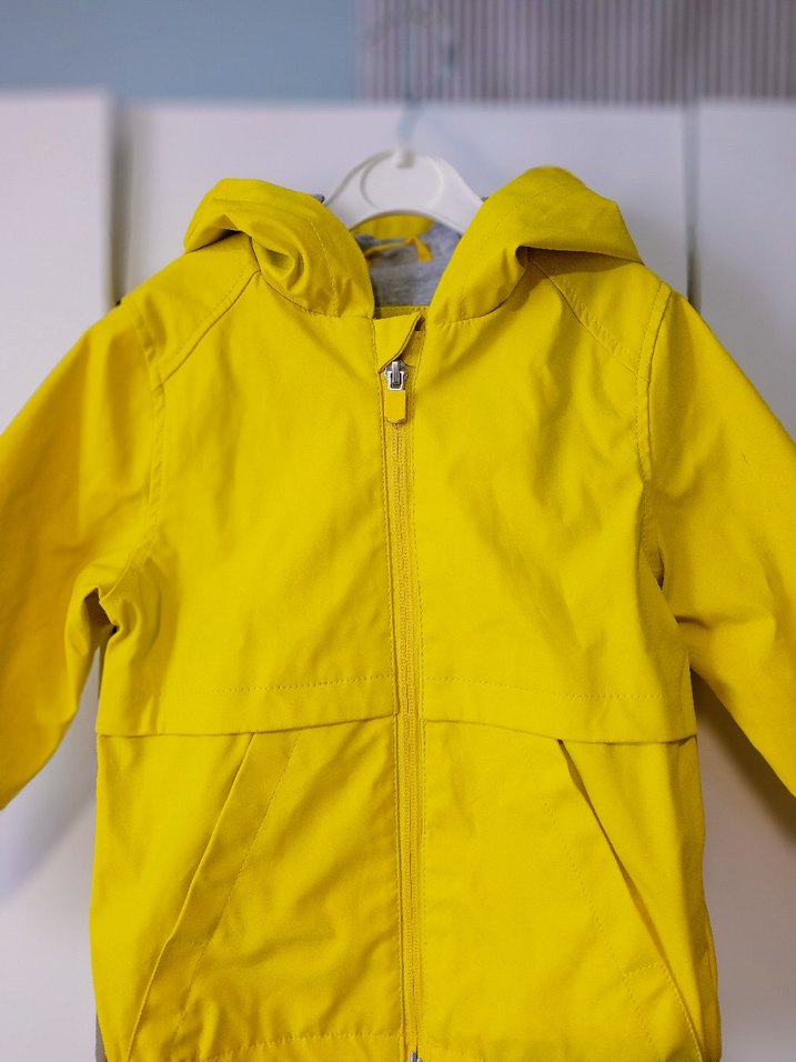 Sarı Kapüşonlu Fermuarlı Erkek Çocuk yağmurluk. - Görsel 2