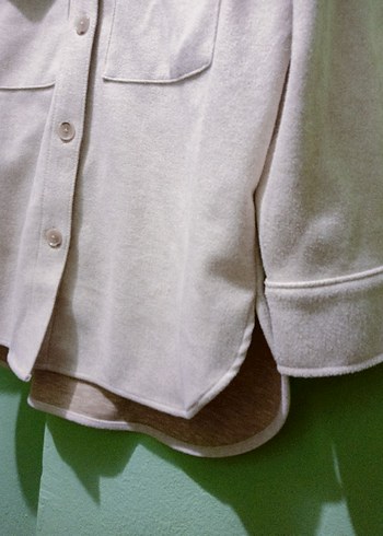 Bej Düğmeli Uzun Kollu Kadın Gömlek - Görsel 3