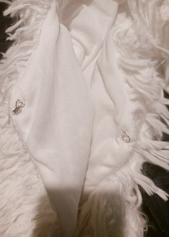 Beyaz Kürklü Kız Çocuk Yeleği - Görsel 3