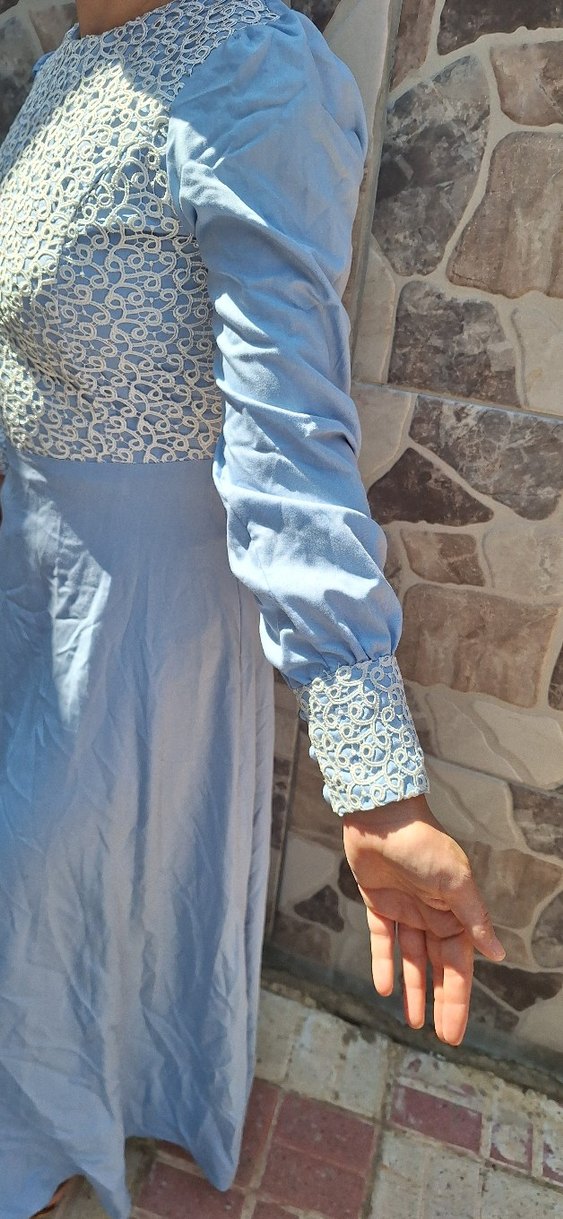 Uzun Kollu Mavi İşlemeli Uzun Elbise - Görsel 3