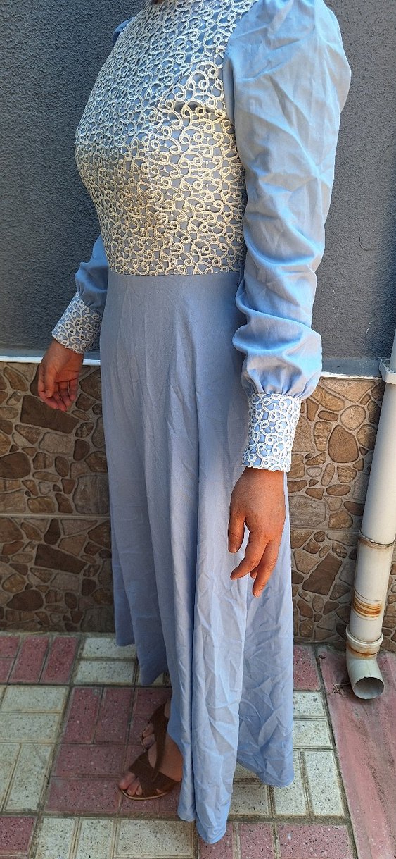 Uzun Kollu Mavi İşlemeli Uzun Elbise - Görsel 5