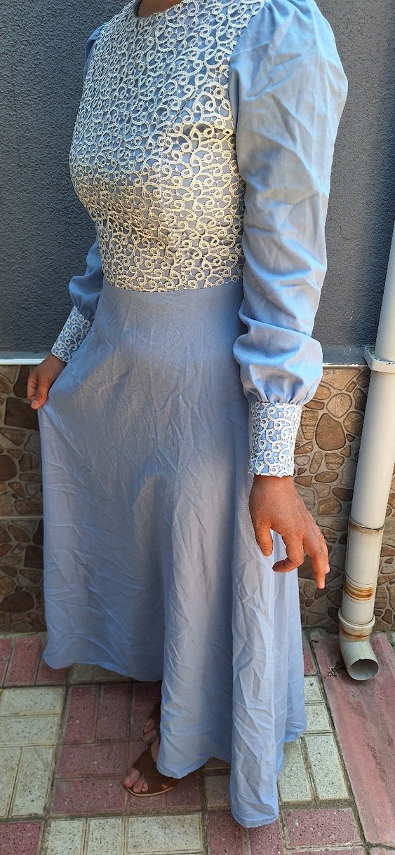 Drapeli Nakışlı Mavi Uzun Elbise - Görsel 4