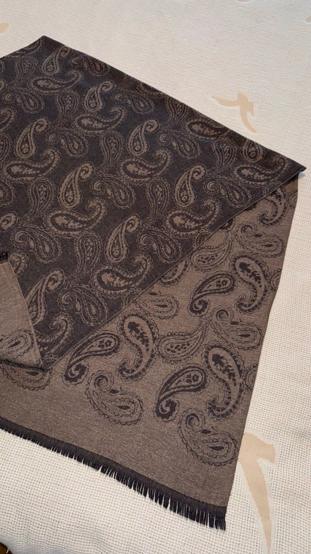 Kahverengi Dökümlü Kadın Şal - Görsel 4