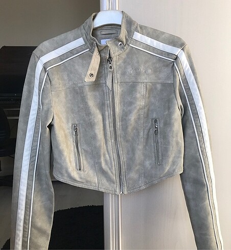 bershka yan şeritli suni deri ceket