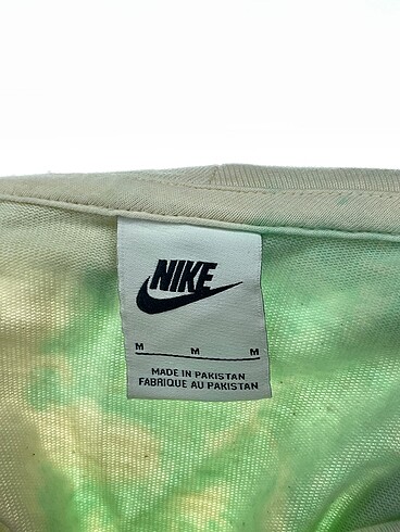 m Beden çeşitli Renk Nike T-shirt %70 İndirimli.
