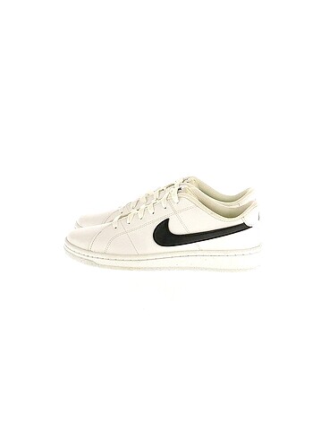 Nike Spor Ayakkabı %70 İndirimli.