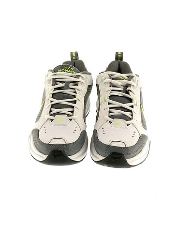42,5 Beden Nike Spor Ayakkabı %70 İndirimli.