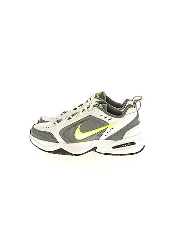 Nike Spor Ayakkabı %70 İndirimli.