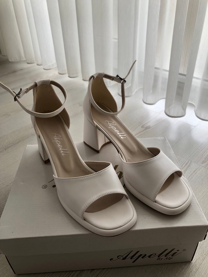 Kadın Kısa Platform Topuklu Beyaz Ayakkabı - Görsel 4