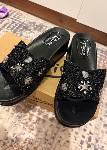 Boncuk İşlemeli Siyah Platform Terlik - Görsel 2