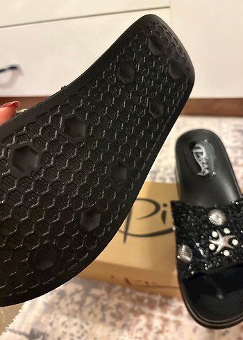 Boncuk İşlemeli Siyah Platform Terlik - Görsel 3