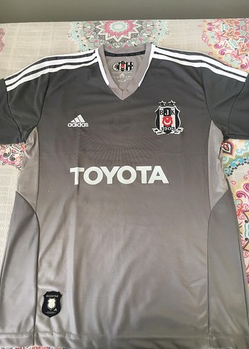 Gri Erkek V Yaka Kısa Kollu Beşiktaş Forması