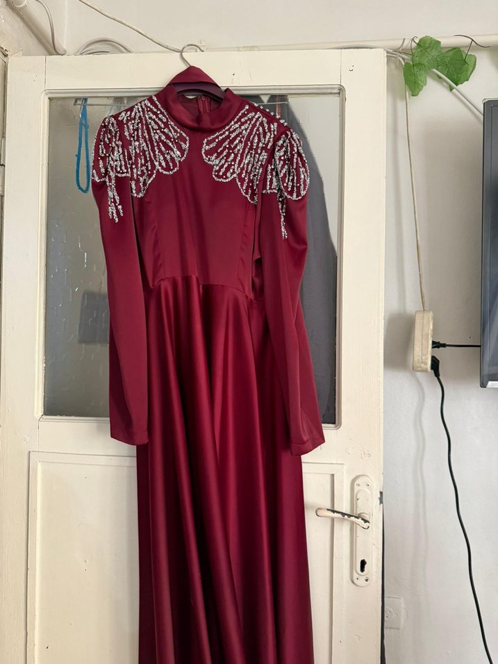 Bordo İşlemeli Uzun Abiye - Görsel 2