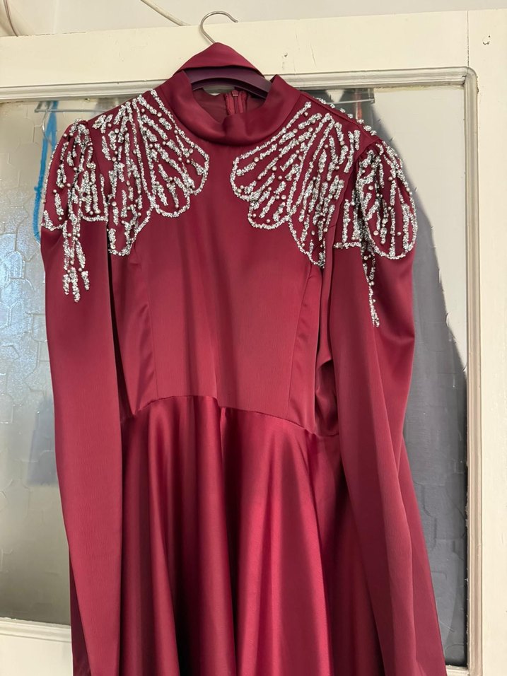 Bordo İşlemeli Uzun Abiye - Görsel 3