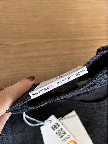 36 Beden siyah Renk Pull&Bear - Paçaları Saçaklı Denim Şort