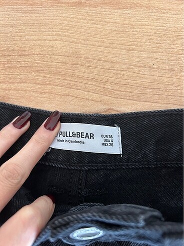 36 Beden Pull&Bear - Paçaları Saçaklı Denim Şort