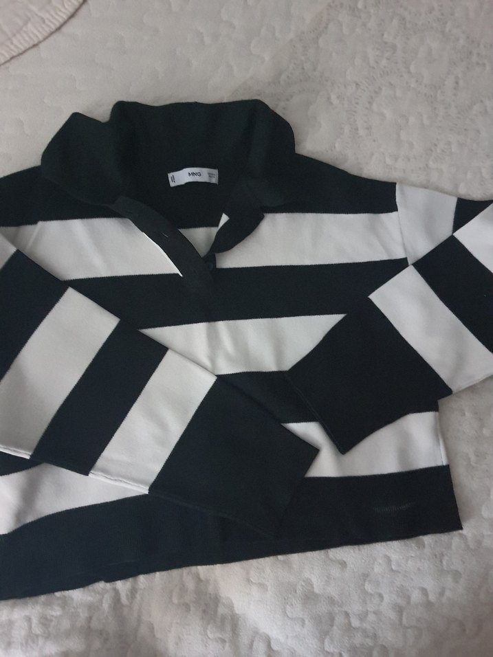 siyah Beyaz Çizgili Düğmeli Kadın crop  kazak - Görsel 3